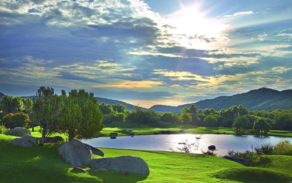 The Palace Of The Lost City At Sun City Resort Экстерьер фото The 18th hole at the Old Ranch Country Club