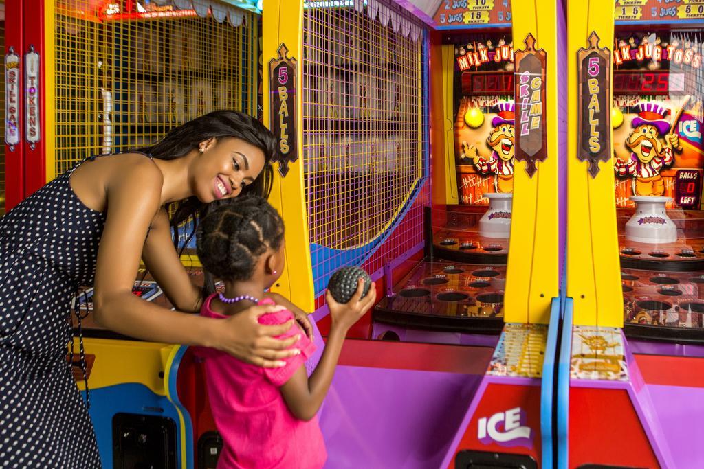 The Palace Of The Lost City At Sun City Resort Экстерьер фото A mother and daughter playing a game at the mall